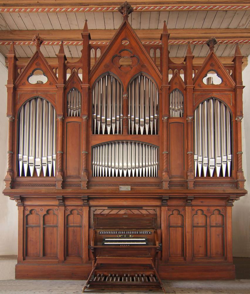 Rühlmann-Orgel Löbejün 2017.jpg